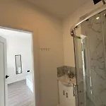 Вилла Luxury Deerpark Iconic Rock Views & Outdoor Sauna Sleeps 16 Guests