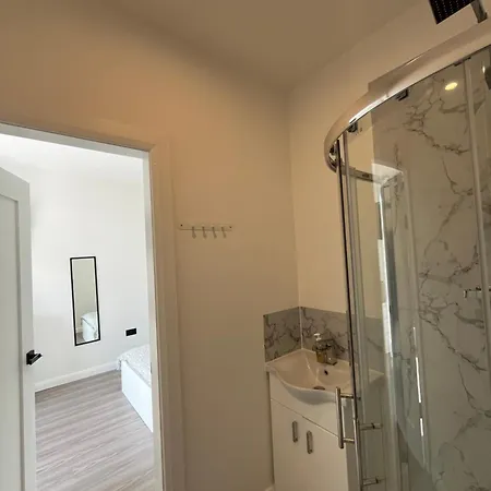 Villa Deerpark Sleeps 16