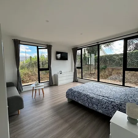 Luxury Deerpark Iconic Rock Views & Outdoor Sauna Sleeps 16 Guests Villa *
