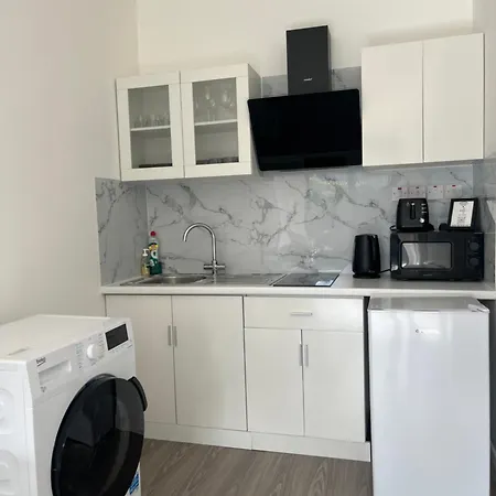 Deerpark Sleeps 16 Villa