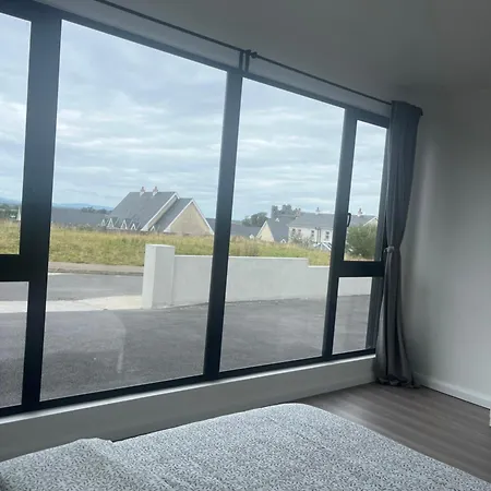 Luxury Deerpark Iconic Rock Views & Outdoor Sauna Sleeps 16 Guests *