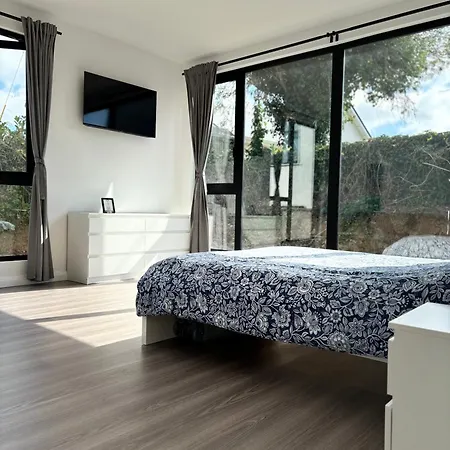 Luxury Deerpark Iconic Rock Views & Outdoor Sauna Sleeps 16 Guests 卡舍尔