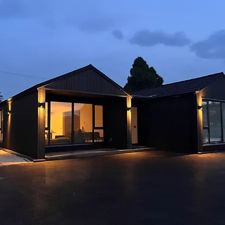 Villa Luxury Deerpark Iconic Rock Views & Outdoor Sauna Sleeps 16 Guests *