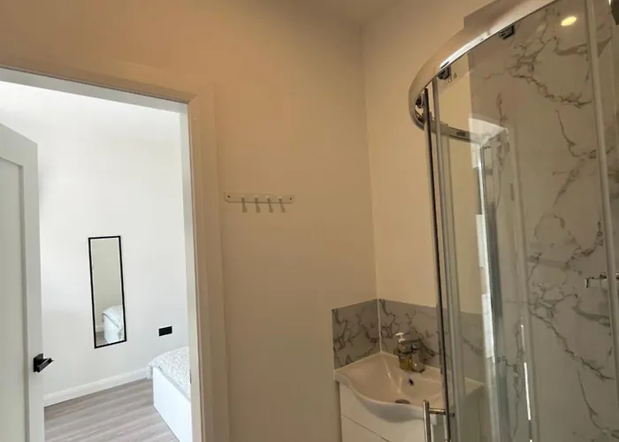 Villa Luxury Deerpark Iconic Rock Views & Outdoor Sauna Sleeps 16 Guests