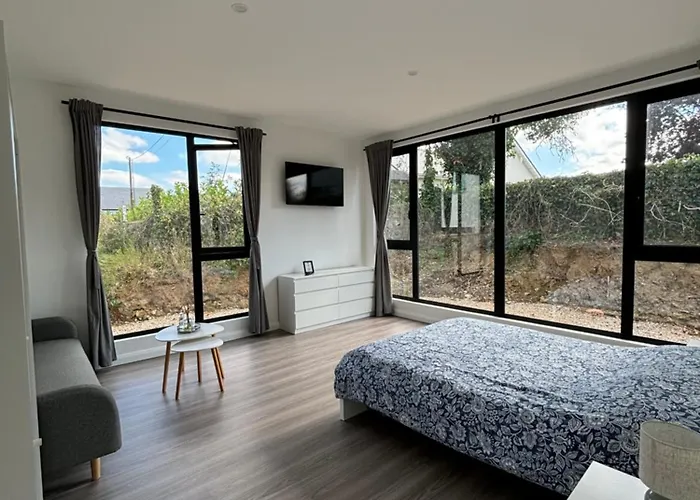 Luxury Deerpark Iconic Rock Views & Outdoor Sauna Sleeps 16 Guests Villa *