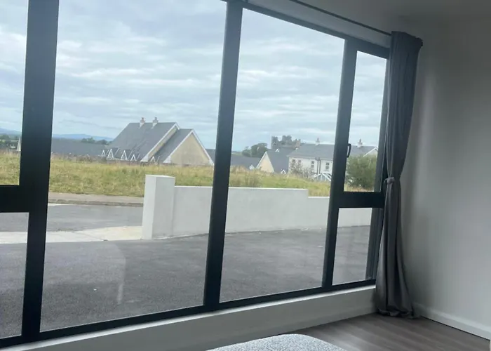 Luxury Deerpark Iconic Rock Views & Outdoor Sauna Sleeps 16 Guests *