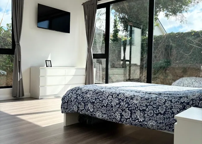 Luxury Deerpark Iconic Rock Views & Outdoor Sauna Sleeps 16 Guests キャッシェル