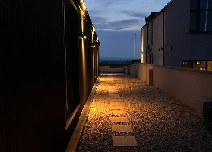 Villa Luxury Deerpark Iconic Rock Views & Outdoor Sauna Sleeps 16 Guests *