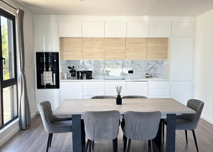 Luxury Deerpark Iconic Rock Views & Outdoor Sauna Sleeps 16 Guests * キャッシェル