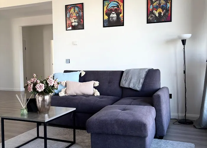 Luxury Deerpark Iconic Rock Views & Outdoor Sauna Sleeps 16 Guests Villa Cashel (Tipperary)