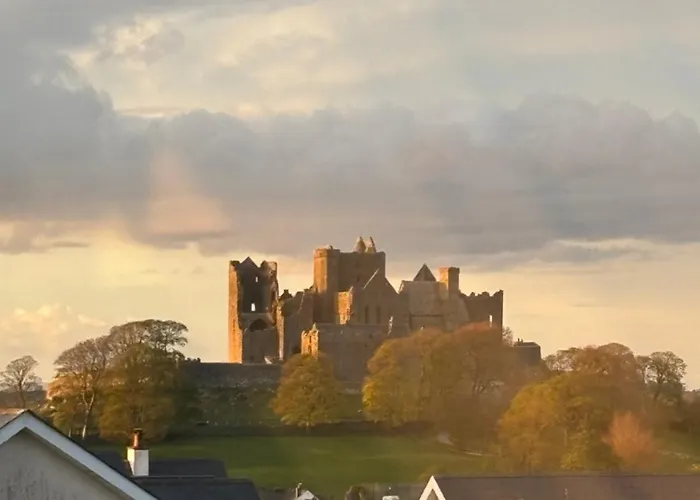 Luxury Deerpark Iconic Rock Views & Outdoor Sauna Sleeps 16 Guests Villa Cashel (Tipperary)