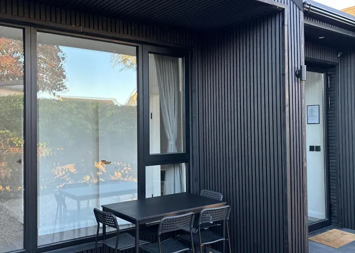 Luxury Deerpark Iconic Rock Views & Outdoor Sauna Sleeps 16 Guests *